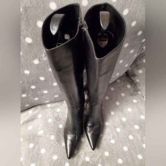 Vaneli Zida - size 8.5, 2 in high, heeled, zip up boots - Picture 6 of 16